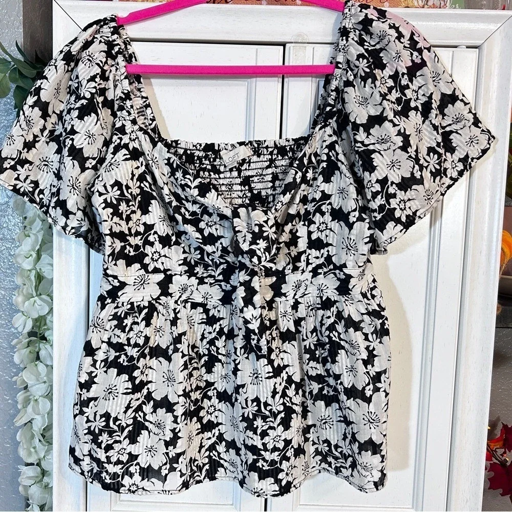LOFT Floral Puff‎ Sleeve Top Black White Smocked Back Square Neck Blouse Large